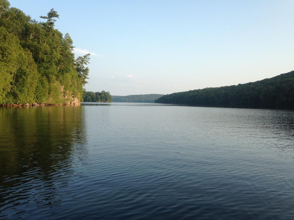 Little Hawk Resort & Marina Algonquin Highlands Exteriör bild