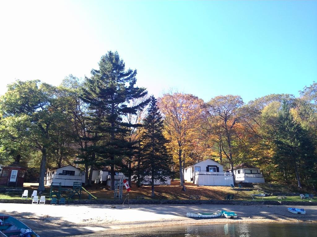 Little Hawk Resort & Marina Algonquin Highlands Exteriör bild