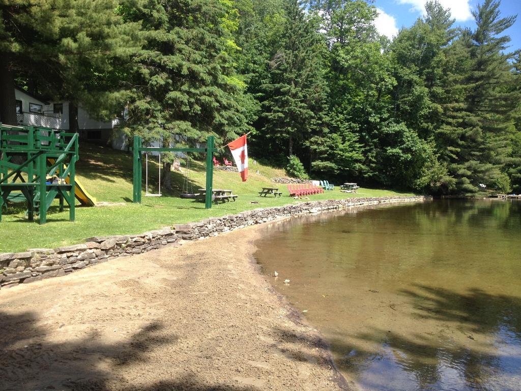 Little Hawk Resort & Marina Algonquin Highlands Exteriör bild