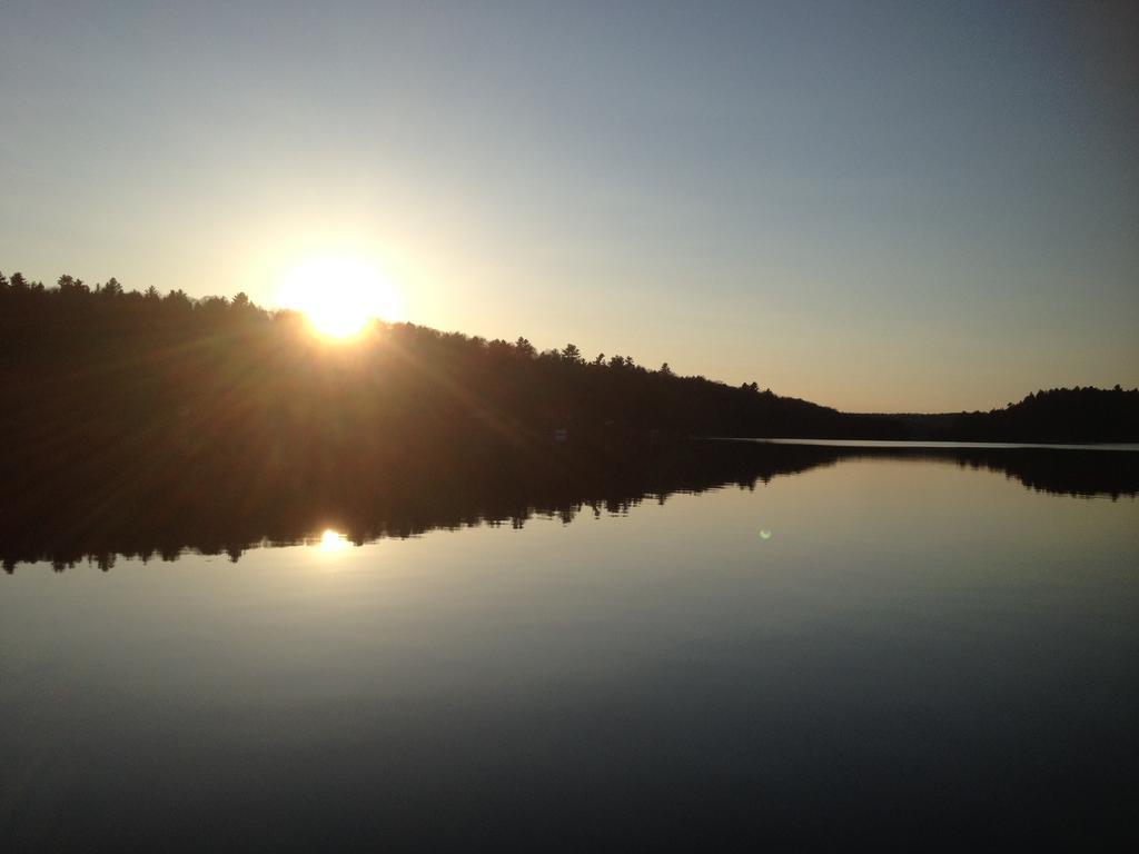 Little Hawk Resort & Marina Algonquin Highlands Exteriör bild