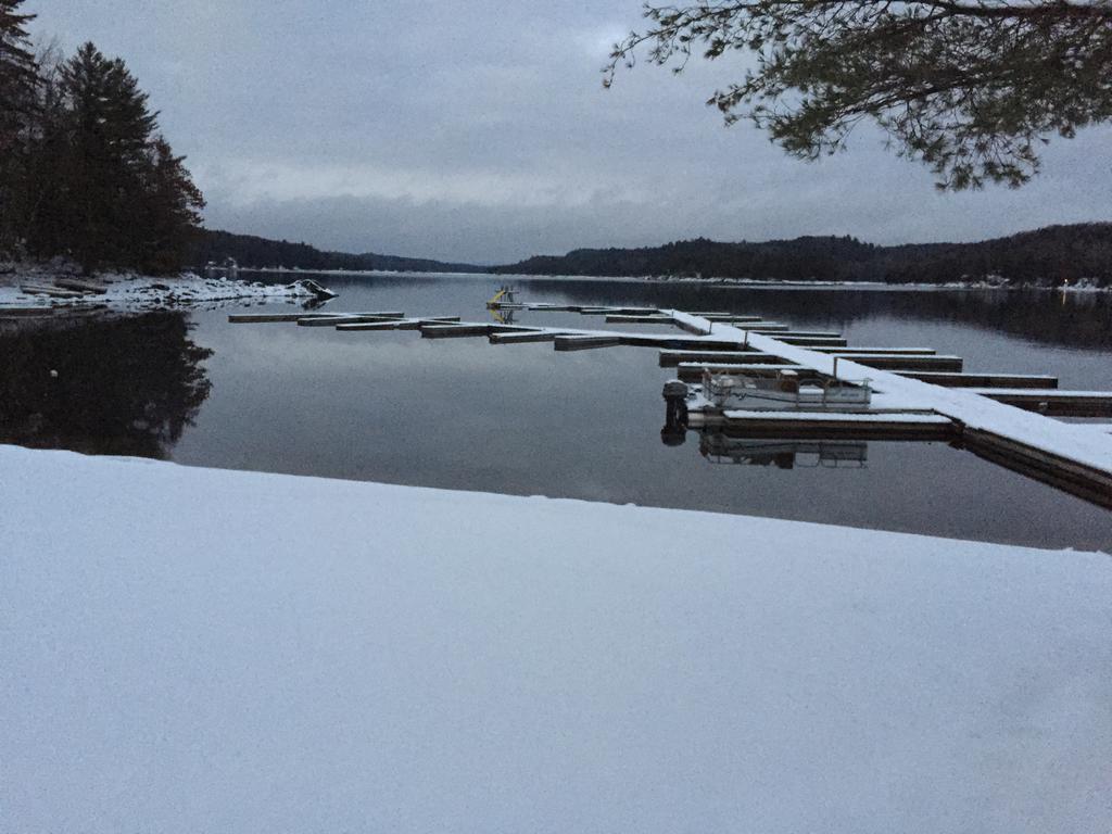 Little Hawk Resort & Marina Algonquin Highlands Exteriör bild