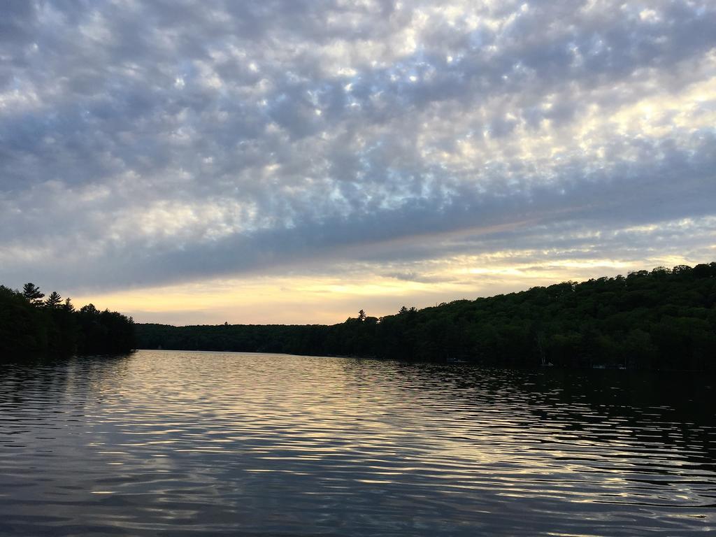 Little Hawk Resort & Marina Algonquin Highlands Exteriör bild